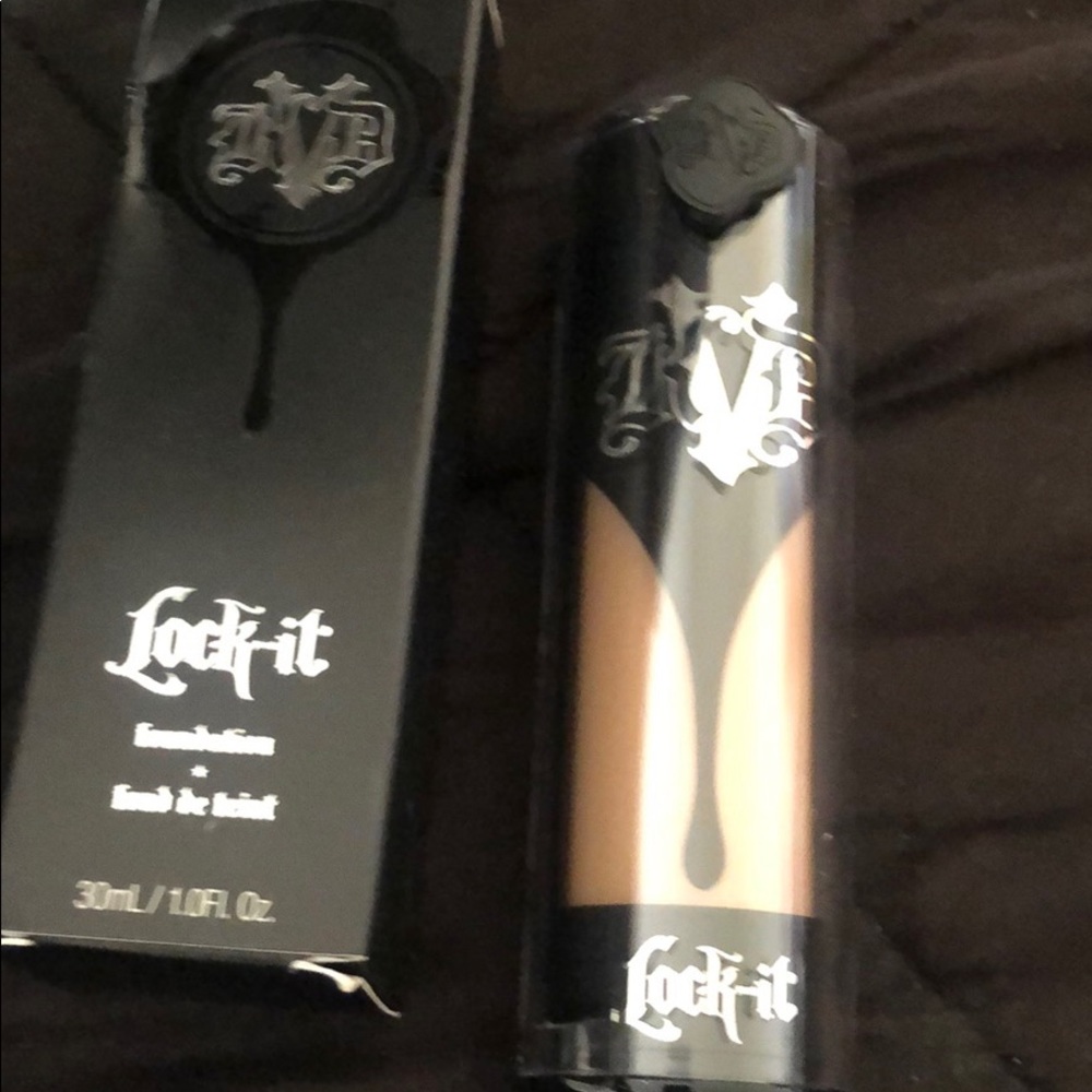 Kat Von D Medium 54 Neutral Lock-It Foundation - Picture 2 of 3